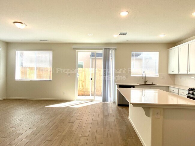 Building Photo - 6407 E Riesling Dr