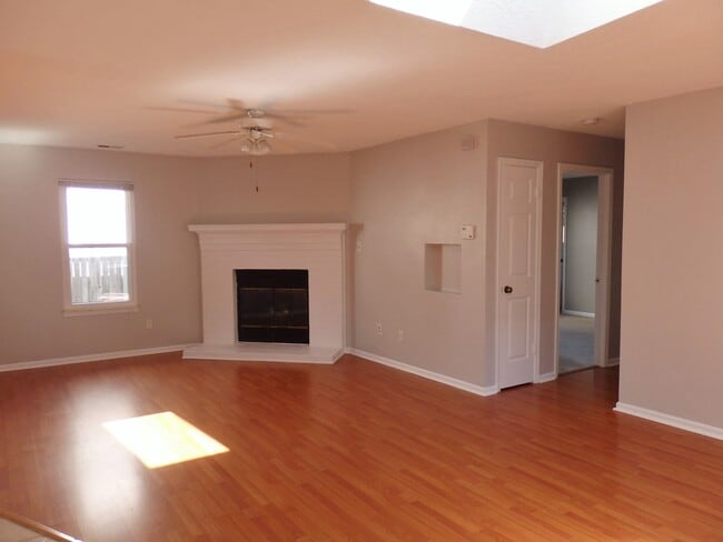 Building Photo - READY 07-15-26! Charming Rock Creek Ranch Home! Community Pool, Tennis Courts, & Playgrounds! Mus...