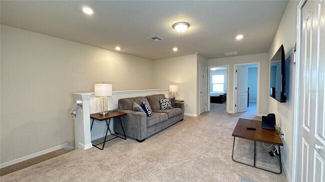Building Photo - 7167 Oakmoss Loop