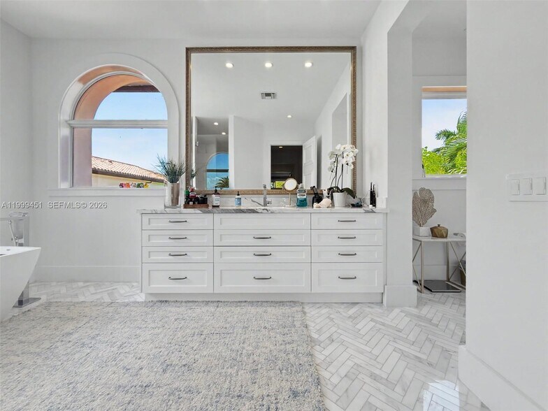 Building Photo - 13689 Deering Bay Dr