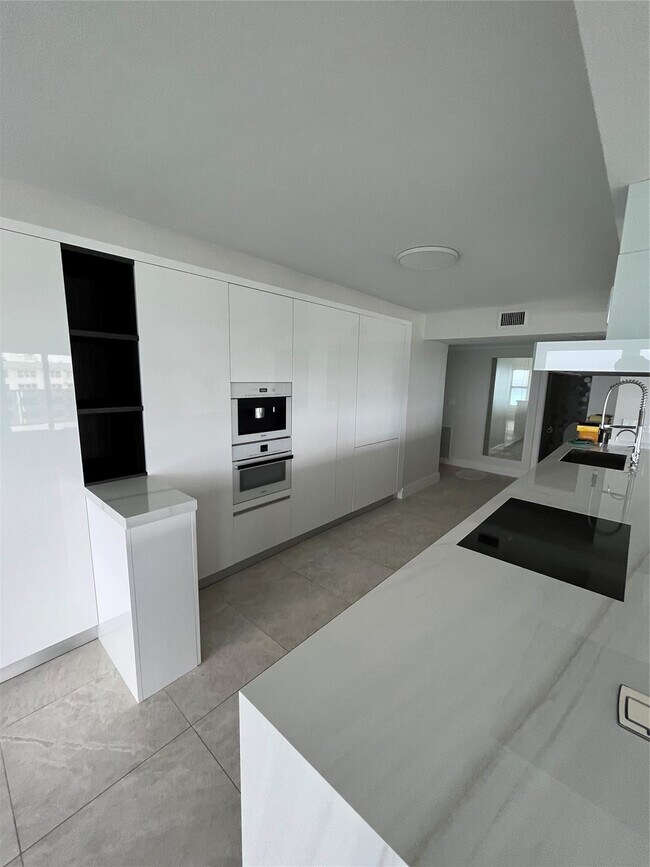 Building Photo - 3500 Galt Ocean Dr