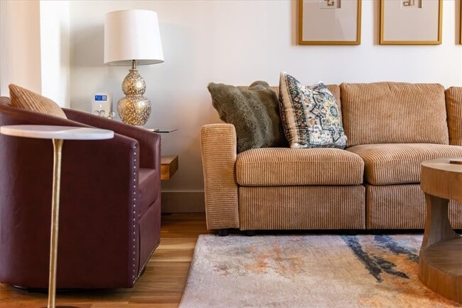 Building Photo - 4611 S 47th St