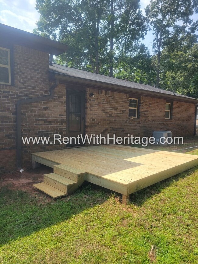 Building Photo - Gorgeous 3bd/2bath Brick Home/ Attention To Detail/ Upgrades Galore/ Great Location