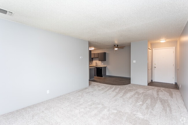 2BR, 1BA - 820 SF - Eagleview
