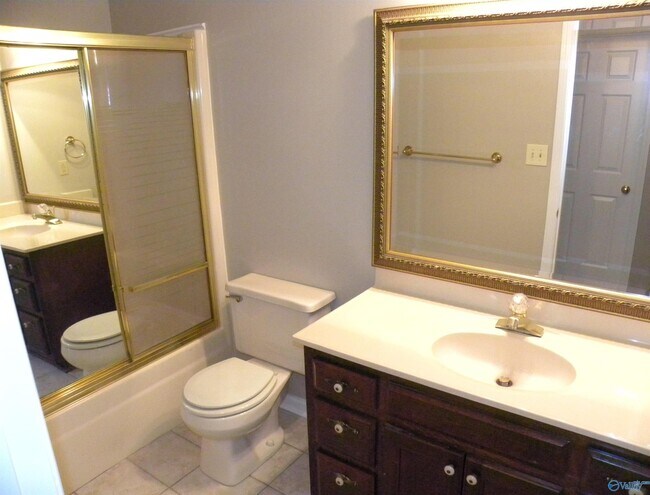 Building Photo - 102 W Lake Cir