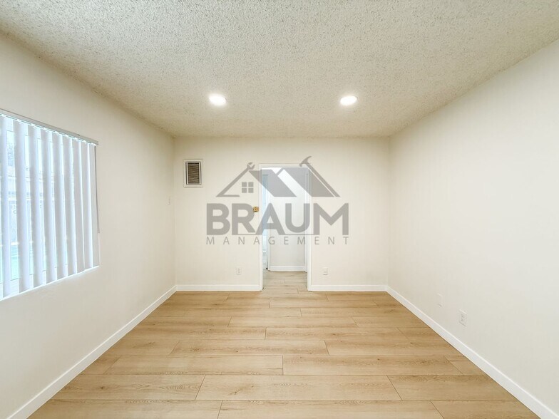 Building Photo - 6336 Tujunga Ave