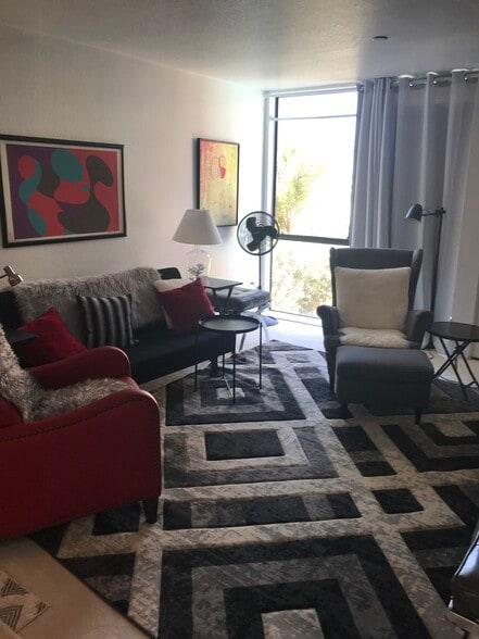 Retro hip decor living room - 850 State St