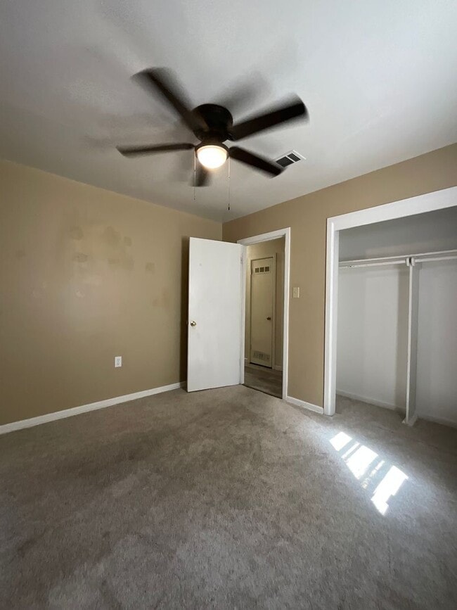 Building Photo - 1314 Oak Dr