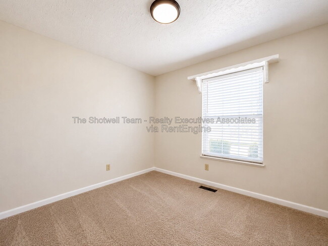Building Photo - 8006 Wilnoty Dr