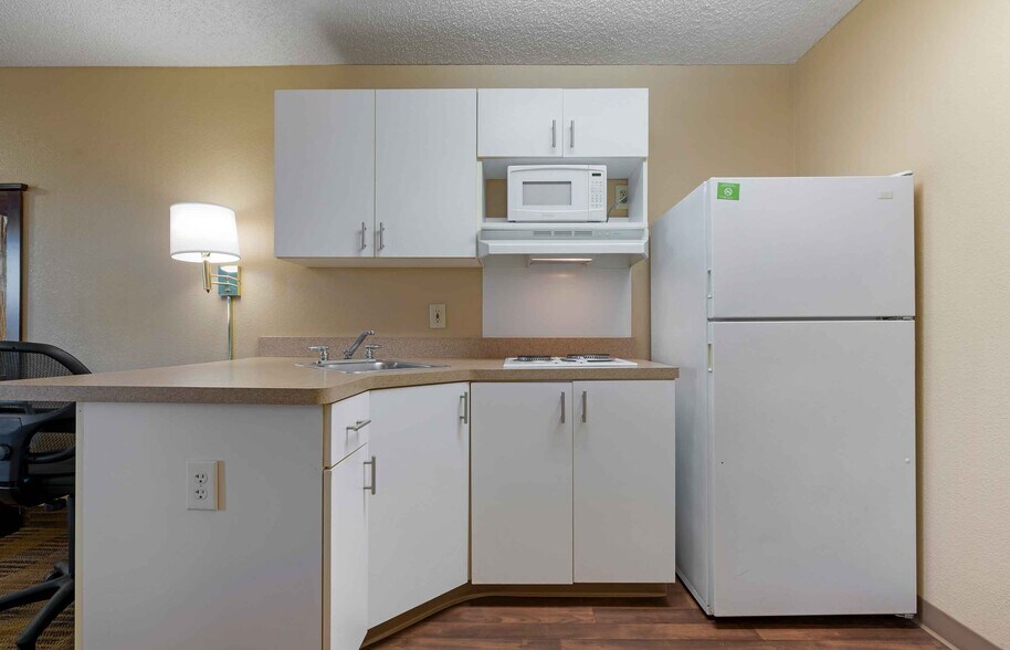 Building Photo - Furnished Studio-Sacramento - White Rock Rd.