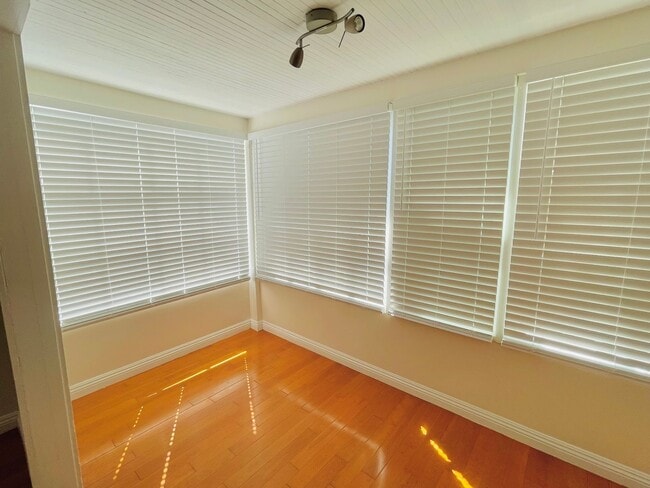 Building Photo - Beautiful 2 bedroom Condo