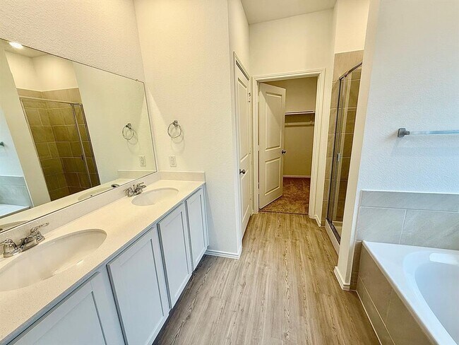 Building Photo - 1724 Four Waters Lp