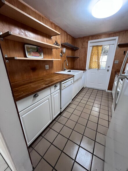 Building Photo - 3812 SW 15th St