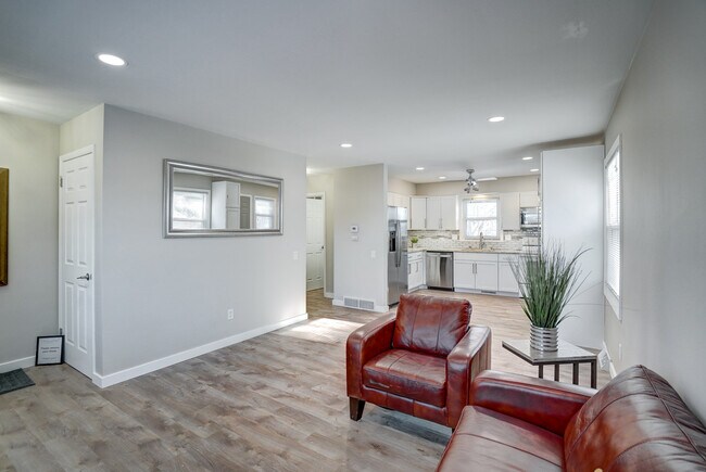 Building Photo - 4686 Capitol View Rd