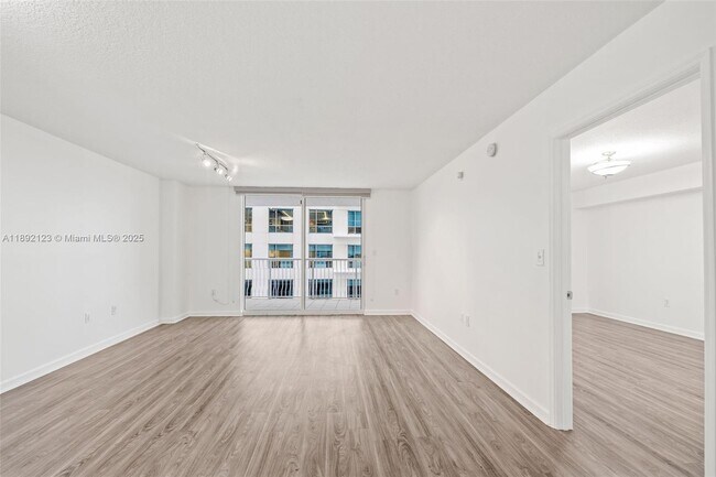 Building Photo - 1200 Brickell Bay Dr