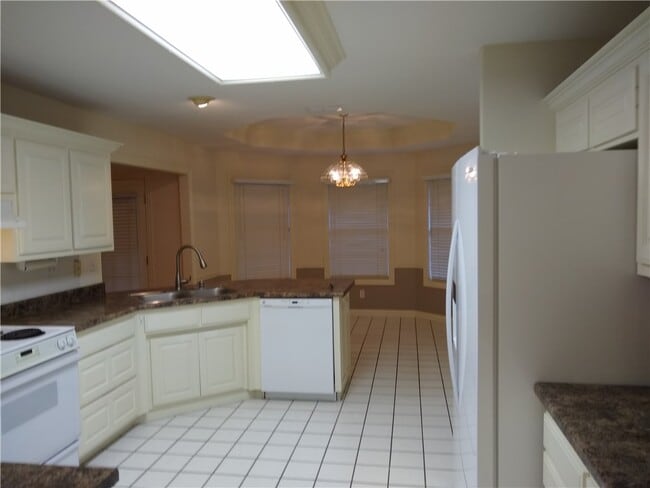 Building Photo - 2030 N Hailey Dr
