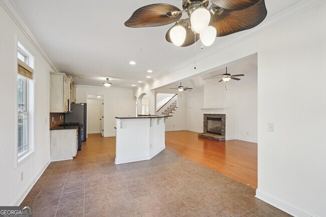 Building Photo - 160 Greenview Dr