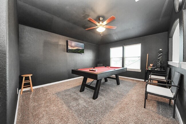 Building Photo - 622 Aberhill Dr