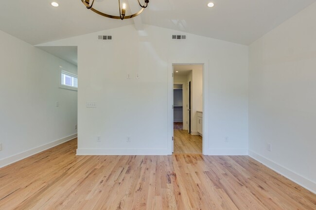 Building Photo - 1822 16th Ave N