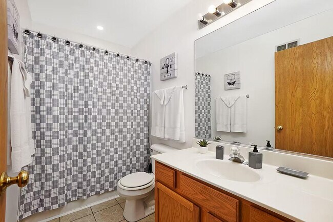 Building Photo - 13847 Catalina Dr