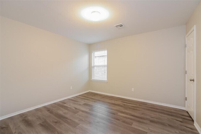 Building Photo - 4405 Windgate W Rd