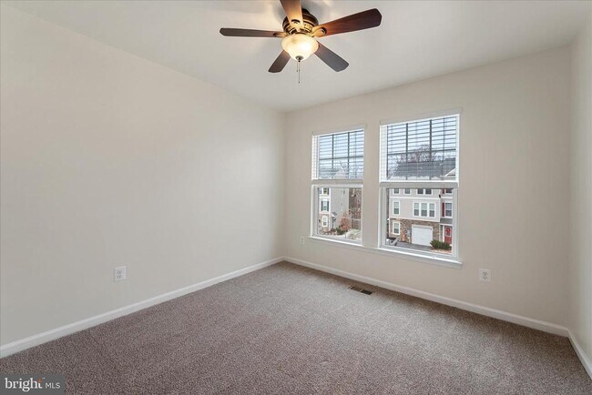 Building Photo - 109 Sequoia Dr