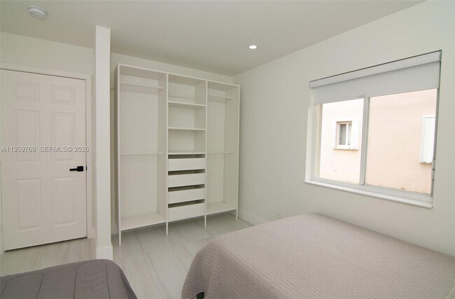 Building Photo - 4420 Dogwood Cir