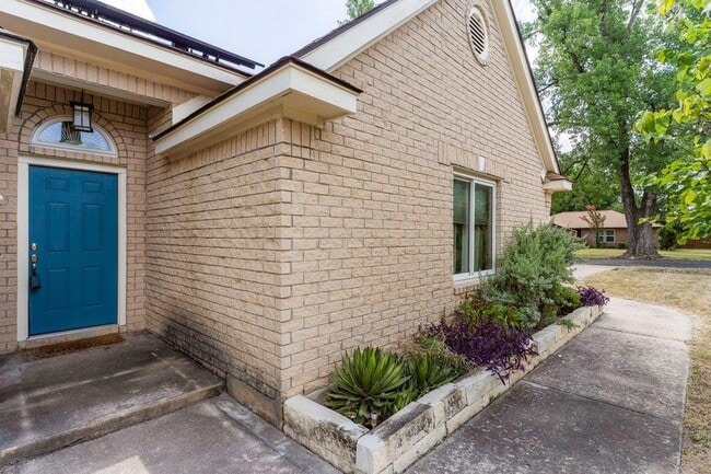 Building Photo - 13213 Villa Park Dr