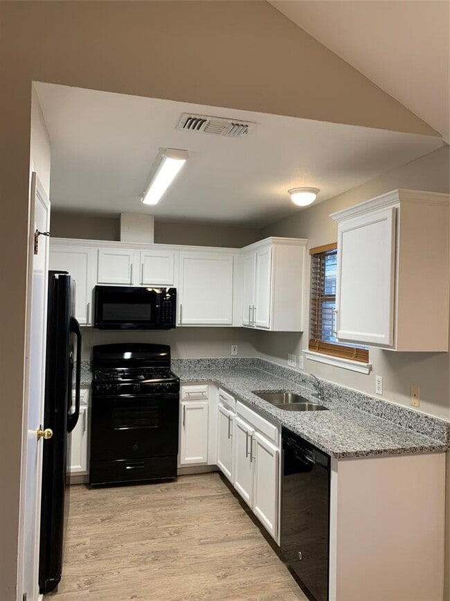 Building Photo - 219 Crystal Knoll Blvd