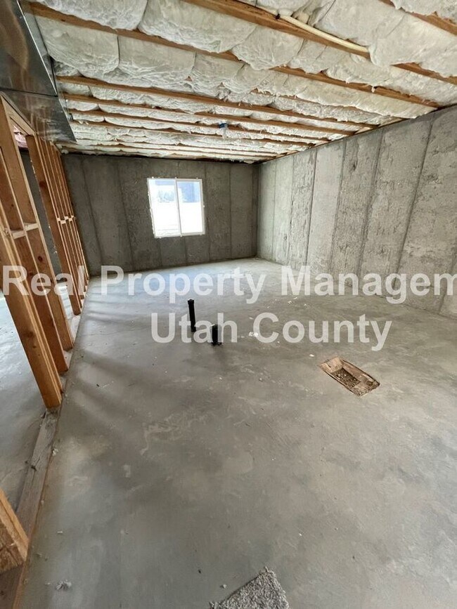 Building Photo - 310 E 300 S