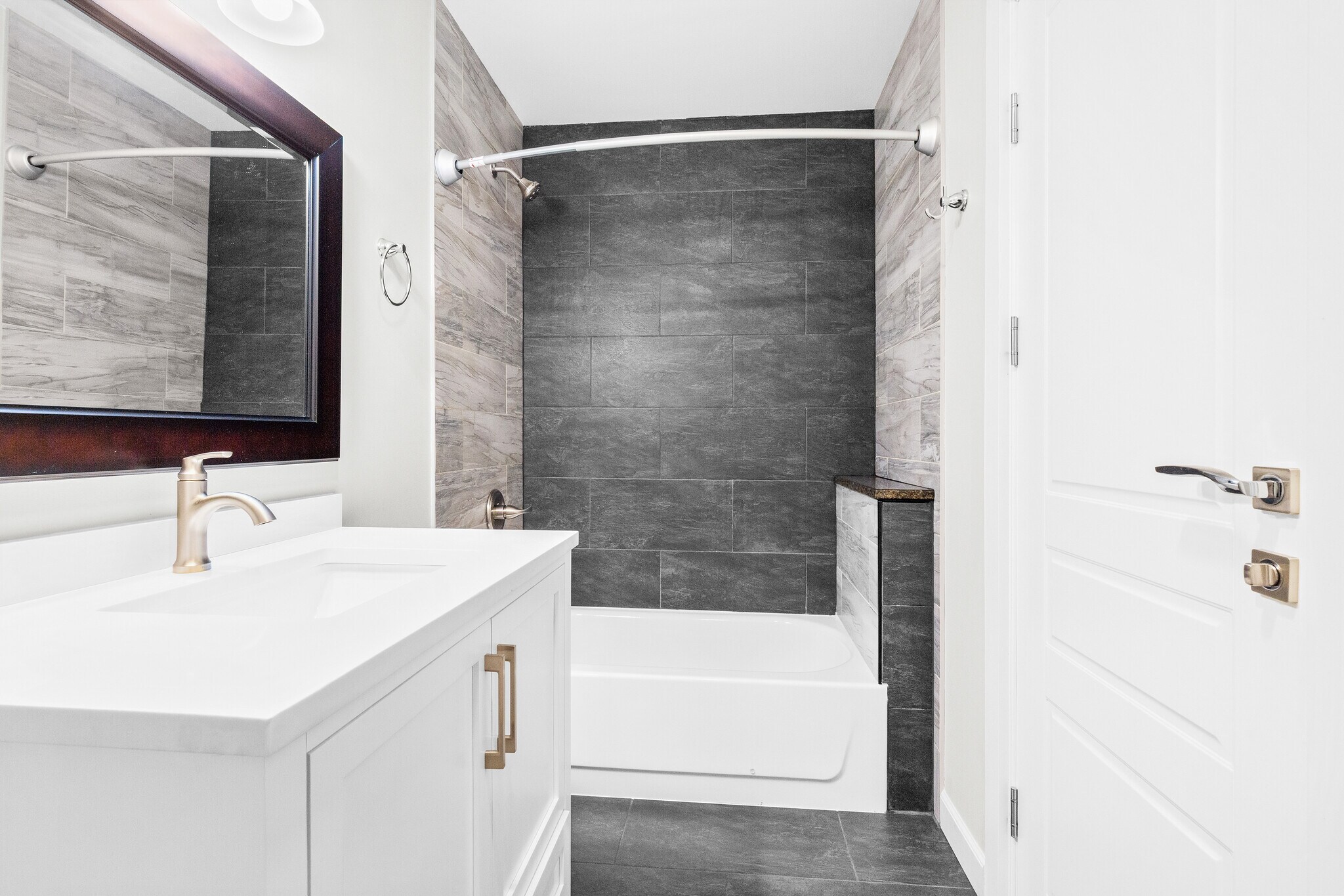 Full Bath 3 - 71 Saint Marys Pl