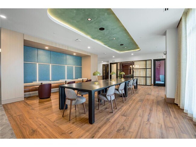 Building Photo - 640 Wisconsin Ave N