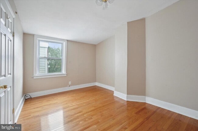 Building Photo - 519 S 17th St