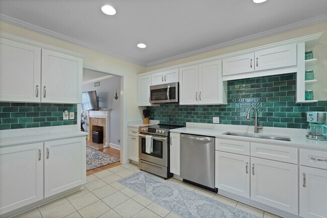 Building Photo - Charming Ardsley Park Bungalow Fully Furnished