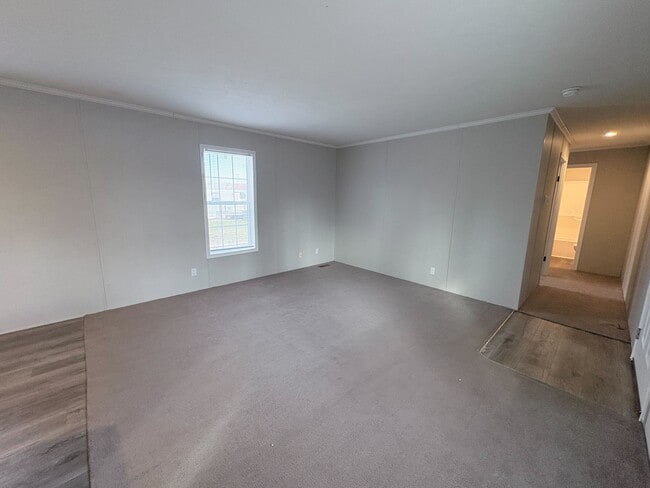 Building Photo - 10610 State Rte 762