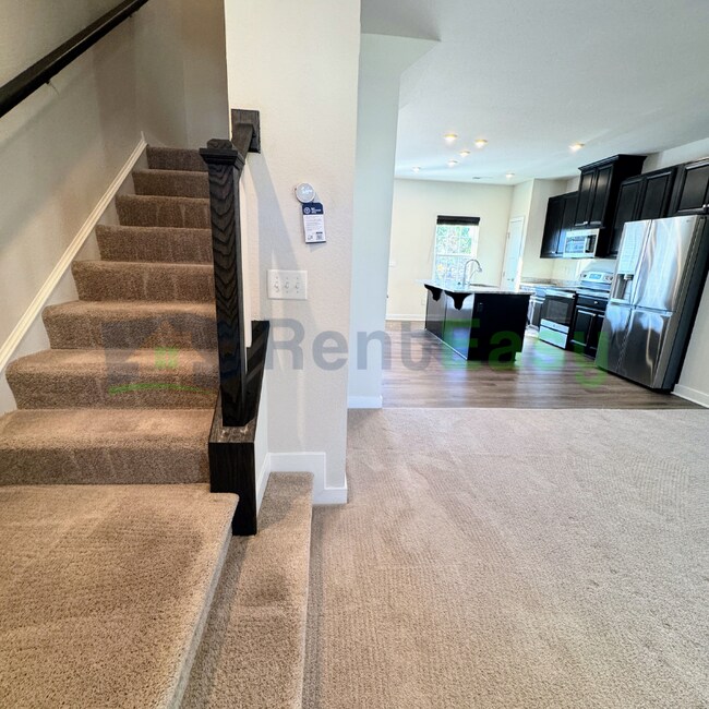 Building Photo - 225 Goldenstar Ln