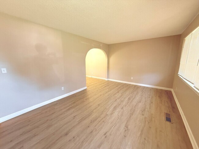 Building Photo - 4751 Tessie Ln