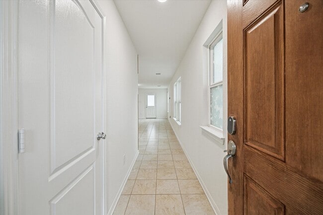 Building Photo - 16343 Oakside Hollow Ln