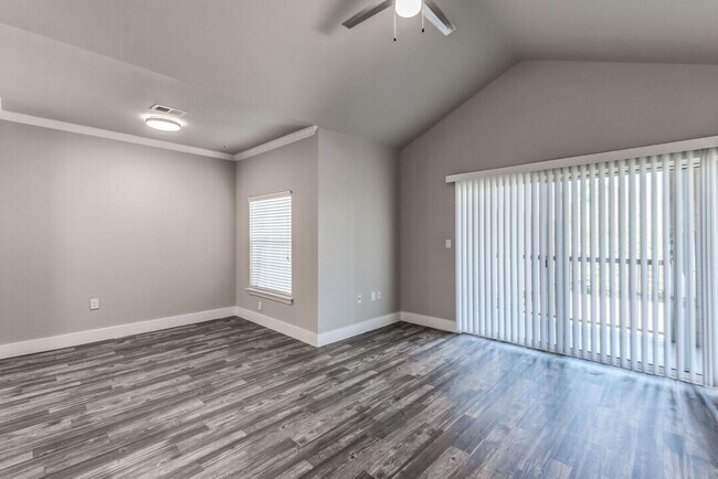 Building Photo - Your Dream Apartment Just Got $750 More Af...