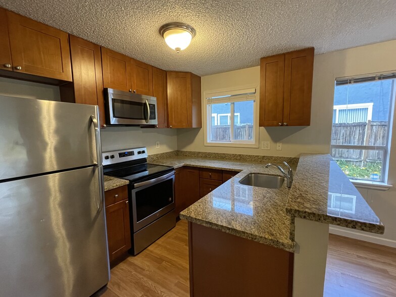 Granite countertops in kitchen - 1518 NE 195th St