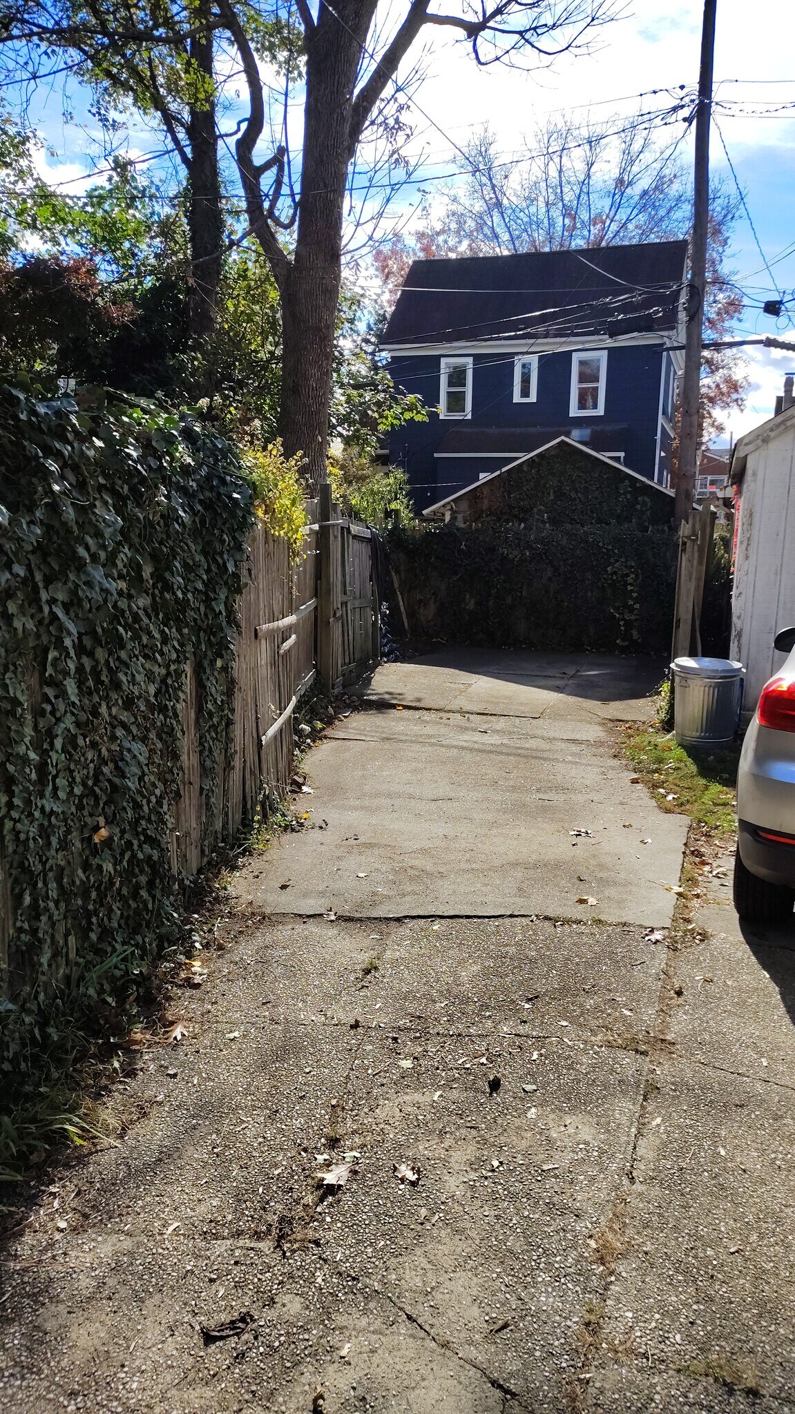 PARKING SPACE ON SHARED DRIVEWAY - 4 Edmarth Pl