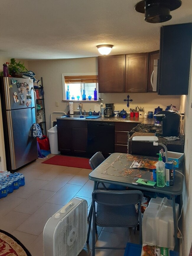 Building Photo - 3 Bedroom 2 Bath in Cortez