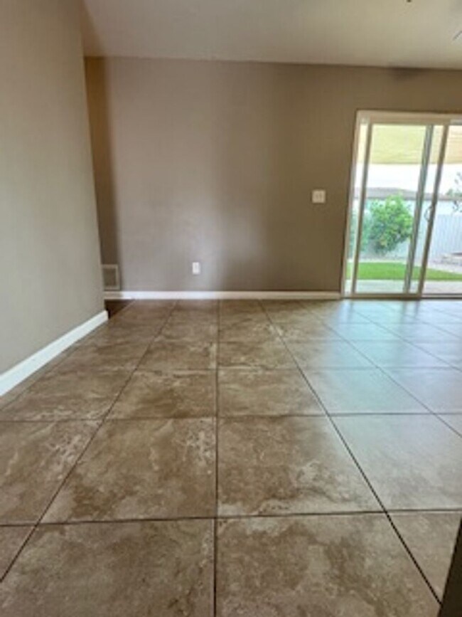 Building Photo - Charming 3 Bedroom 2 Bathroom Home Available for Rent!!