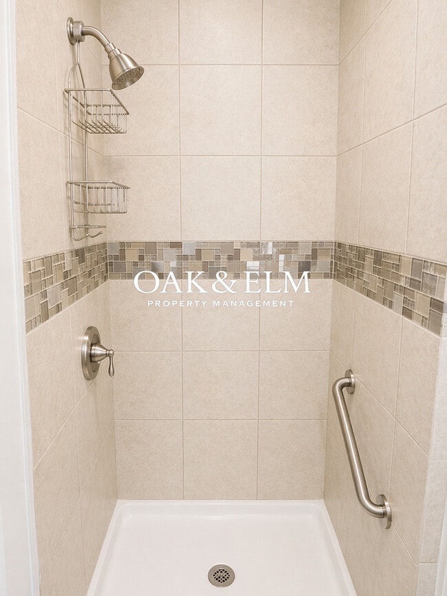 Building Photo - Welcome to this beautifully updated 4 bedrooms, 2 full bath, 1400 Square feet home