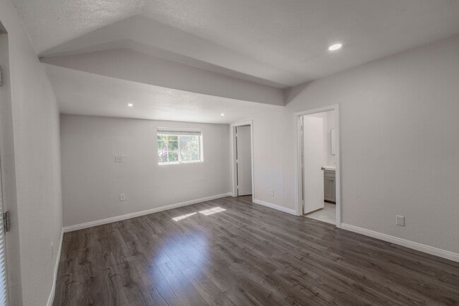 Building Photo - Beautifully updated 2 bed, 2 bath single-family home in Logan Heights