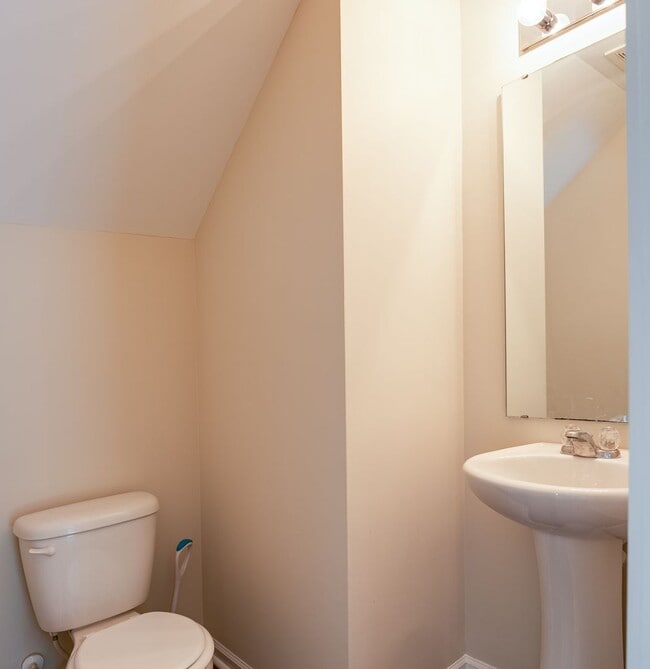 Building Photo - 4 Bedroom 2.5 Bath House in Sophia Landing...