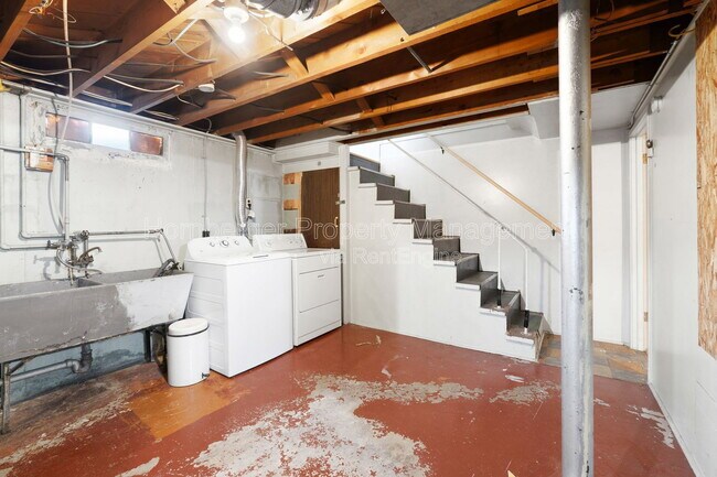 Building Photo - 112 W Amherst Ct
