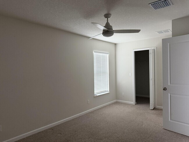 Building Photo - 4634 SW Athena Dr