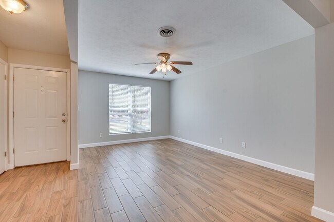 Building Photo - 247 Merion Ct