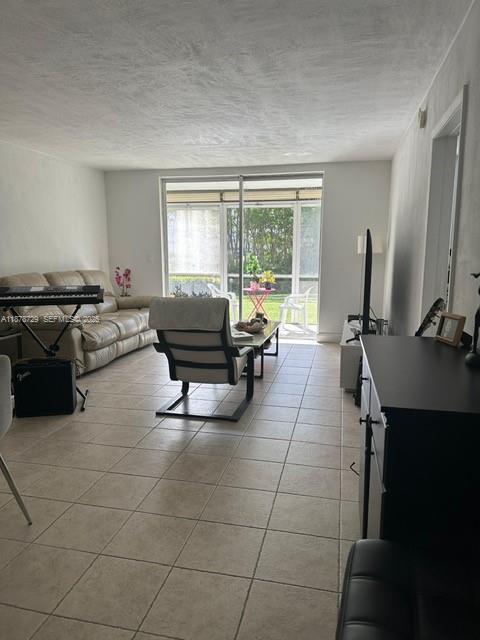 Building Photo - 2930 Point E Dr